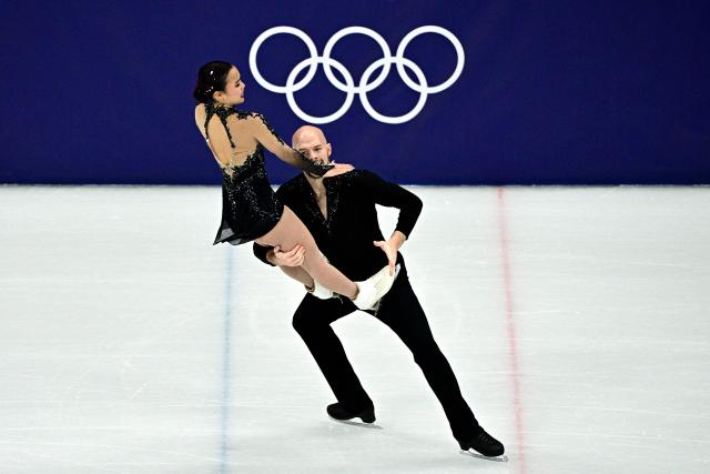 USA's Ellie Kam and Danny O'Shea compete in the figure skating pair skating free skating final during the Milano Cortina 2026 Winter Olympic Games at Milano Ice Skating Arena in Milan on February 16, 2026. (Photo by JULIEN DE ROSA / AFP)