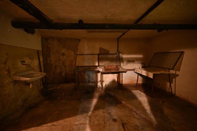 This picture shows interior of the second civil defense shelter during a visit with AFP journalists in Nitra, Slovakia, on January 13, 2026. The war in neighbouring Ukraine feels distant to many in the Slovak city of Nitra but the local council is preparing for the worst and revamping its Cold War-era nuclear fallout shelters. (Photo by Joe Klamar / AFP)