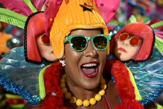 A reveller of the Mocidade Independente de Padre Miguel samba school performs during the second night of the Rio Carnival at the Marques de Sapucai Sambadrome in Rio de Janeiro, Brazil on February 16, 2026. (Photo by Mauro PIMENTEL / AFP)