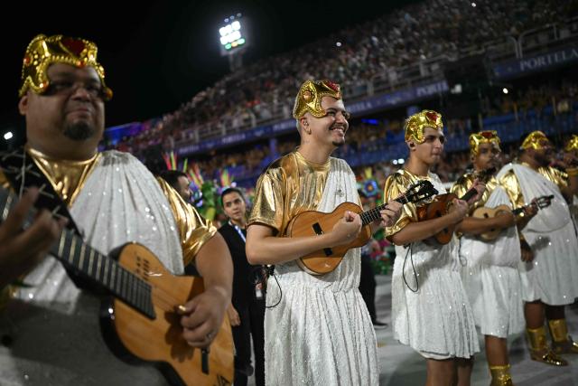 Revellers of the Mocidade Independente de Padre Miguel samba school perform during the second night of the Rio Carnival at the Marques de Sapucai Sambadrome in Rio de Janeiro, Brazil on February 16, 2026. (Photo by Mauro PIMENTEL / AFP)