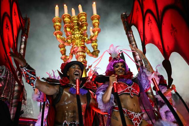 Revellers of the Mocidade Independente de Padre Miguel samba school perform during the second night of the Rio Carnival at the Marques de Sapucai Sambadrome in Rio de Janeiro, Brazil on February 16, 2026. (Photo by Mauro PIMENTEL / AFP)
