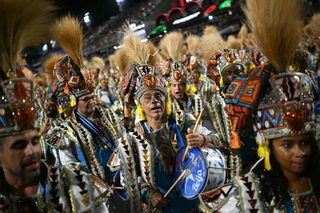 Revellers of the Beija-Flor de Nipolis samba school perform during the second night of the Rio Carnival at the Marques de Sapucai Sambadrome in Rio de Janeiro, Brazil, early on February 17, 2026. (Photo by Mauro PIMENTEL / AFP)