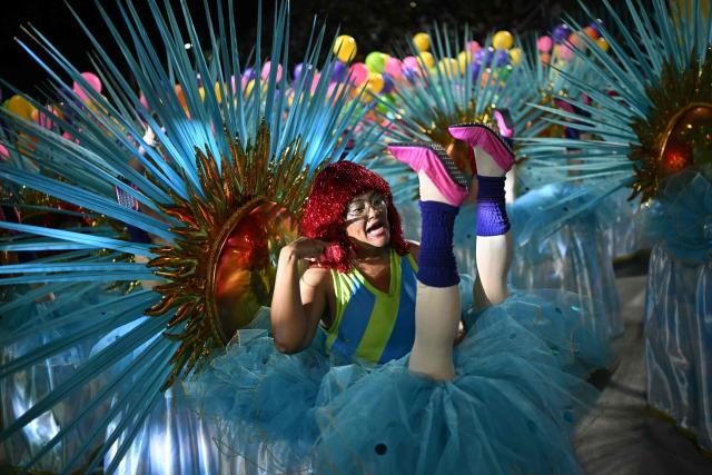 A reveller of the Mocidade Independente de Padre Miguel samba school performs during the second night of the Rio Carnival at the Marques de Sapucai Sambadrome in Rio de Janeiro, Brazil on February 16, 2026. (Photo by Mauro PIMENTEL / AFP)