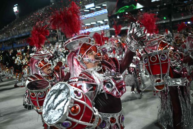 Revellers of the Unidos do Viradouro samba school perform during the second night of the Rio Carnival at the Marques de Sapucai Sambadrome in Rio de Janeiro, Brazil, early on February 17, 2026. (Photo by Mauro PIMENTEL / AFP)