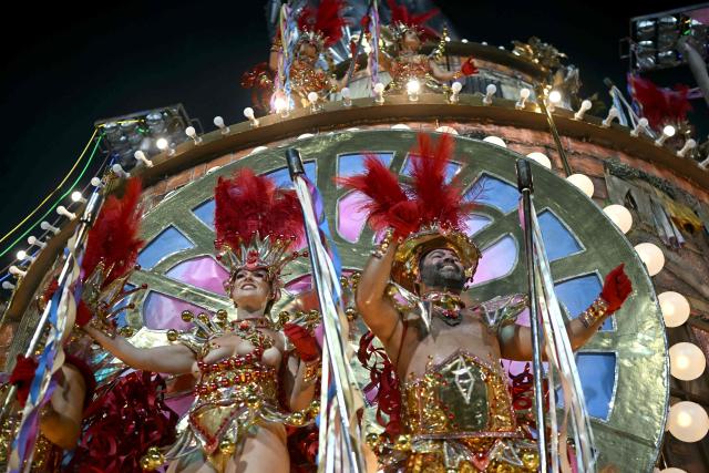 Revellers of the Unidos do Viradouro samba school perform during the second night of the Rio Carnival at the Marques de Sapucai Sambadrome in Rio de Janeiro, Brazil, early on February 17, 2026. (Photo by Mauro PIMENTEL / AFP)