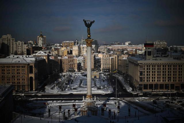 This photograph taken on February 17, 2026, shows a general view of the Independence monument towering over Independence Square in Kyiv, amid the Russian invasion of Ukraine. A Russian drone strike on east Ukraine early on February 17, 2026, killed three energy workers near the industrial town of Sloviansk, Kyiv said, after a massive Russian attack targeted Ukrainian energy facilities overnight. (Photo by HENRY NICHOLLS / AFP)