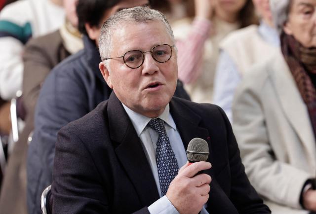 French Author and emeritus professor Emmanuel Hirsch speaks as he attends a meeting on euthanasia organised by the association "Les Eligibles et leurs Aidants" as French National Assembly debates on the assisted dying bill at the 'Centre d'etude, de documentation, d'information et d'action sociale' CEDIAS in Paris on February 17, 2026. (Photo by STEPHANE DE SAKUTIN / AFP)
