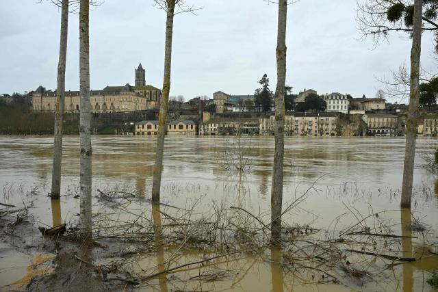 This photograph shows the Garonne river flooded in La Reole, southwestern France, on February 17, 2026. The flood alert system in France has been working at a record pace as relentless rain over the past month has saturated soils, the head of the agency told AFP on February 14, 2026. "For 30 days we have been in continuous orange or red alert somewhere on the national territory," Lucie Chadourne-Facon, director of Vigicrues, told AFP, referring to the two highest alert levels. (Photo by Gaizka IROZ / AFP)