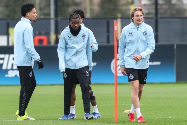 Club Brugge's French midfielder #80 Felix Lemarechal, Club Brugge's French forward #67 Mamadou Diakhon and Club Brugge's Belgian forward #17 Romeo Vermant attend a training session on the eve of the UEFA Champions League knockout round play-off first leg football match against Atletico Madrid in Knokke-Heist on February 17, 2026. (Photo by BRUNO FAHY / Belga / AFP) / Belgium OUT