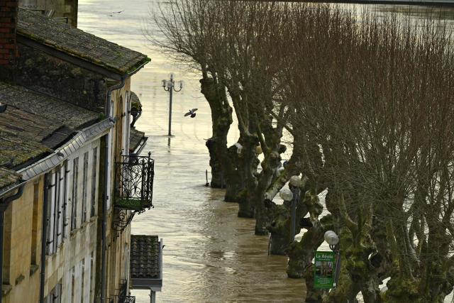 This photograph shows the Garonne river flooded in La Reole, southwestern France, on February 17, 2026. The flood alert system in France has been working at a record pace as relentless rain over the past month has saturated soils, the head of the agency told AFP on February 14, 2026. "For 30 days we have been in continuous orange or red alert somewhere on the national territory," Lucie Chadourne-Facon, director of Vigicrues, told AFP, referring to the two highest alert levels. (Photo by Gaizka IROZ / AFP)
