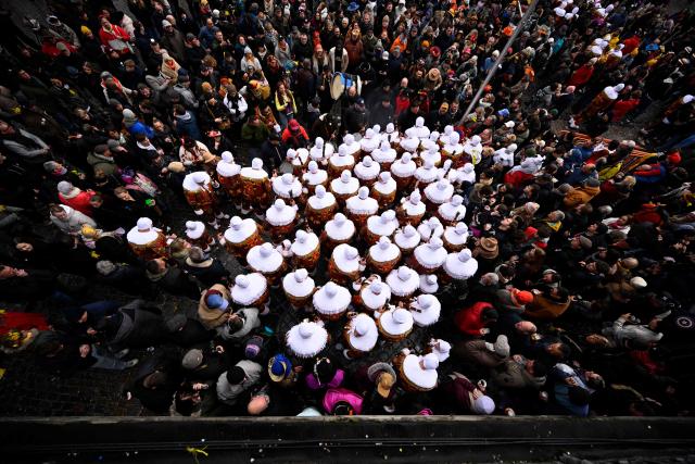 Carnival goers dressed up as Gilles de Binche, the oldest and principal participants in the Carnival of Binche, parade in Binche on February 17, 2026. The Binche Carnival tradition is one of the most ancient and representative of Wallonia and inscribed in 2008 on the Representative List of the Intangible Cultural Heritage of Humanity by UNESCO. (Photo by JOHN THYS / AFP)