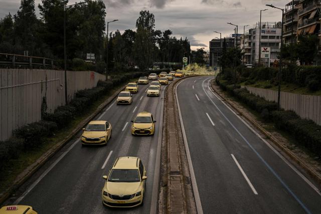 Greek taxi drivers take part in a go-slow operation as part of a 72-hour strike in Athens on February 17, 2026. Taxi drivers in Athens on February 17, 2026 kicked off a three-day strike over new rules which they say excessively favour private hired cars. (Photo by Aris MESSINIS / AFP)