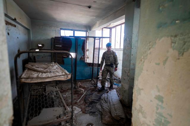 Lance Corporal Robertsing Neyong Limbu of the United Nations Peacekeeping Force in Cyprus (UNFICYP), from the British Army’s 1st Battalion Coldstream Guards, No. 2 Company, patrols along the buffer zone separating the internationally recognized Republic of Cyprus and the breakaway Turkish Republic of Northern Cyprus — recognized only by Ankara — in the divided capital Nicosia on February 17, 2026. Cyprus has been divided since 1974, when a Turkish invasion followed a coup in Nicosia backed by Greece’s then military junta. The Turkish Republic of Northern Cyprus, declared in 1983, is recognized only by Ankara, while the internationally recognized Republic of Cyprus — a member of the European Union — controls the island’s majority Greek Cypriot south. There are currently nine crossings along the UN-patrolled Green Line separating the two sides, and calls have grown for additional crossings along the 180-kilometre (110-mile) buffer zone to ease access for people in remote areas. Thousands cross daily for work, education or medical care using the crossings operational since 2003, while reunification efforts brokered by the United Nations have remained frozen since talks collapsed in 2017. (Photo by Jewel SAMAD / AFP)