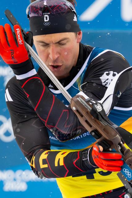 Germany's Philipp Nawrath prepares to shoot as he competes in the men's biathlon 4 x 7,5km relay event during the Milano Cortina 2026 Winter Olympic Games at the Anterselva Biathlon Arena (Sudtirol Arena) in Anterselva (Val Pusteria) on February 17, 2026. (Photo by FRANCOIS-XAVIER MARIT / AFP)