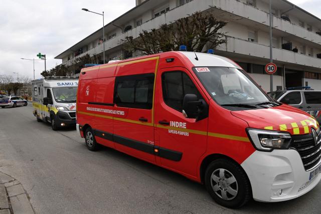 Emergency services leave the area as the man, who was barricaded in his flat and had thrown grenades out of the window, was injured in Chateauroux on February 17, 2026. According to a police source, the man, who is in his seventies, threw three grenades through the window, one of which exploded. No immediate injuries have been reported and the prefecture set up a security perimeter and asked residents to avoid the area. (Photo by JEAN-FRANCOIS MONIER / AFP)