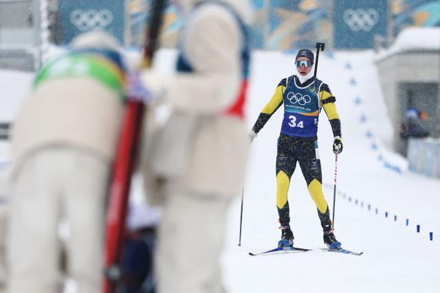 Sweden's Sebastian Samuelsson reacts as he crosses the finish line in the men's biathlon 4 x 7,5km relay event during the Milano Cortina 2026 Winter Olympic Games at the Anterselva Biathlon Arena (Sudtirol Arena) in Anterselva (Val Pusteria) on February 17, 2026. (Photo by FRANCK FIFE / AFP)