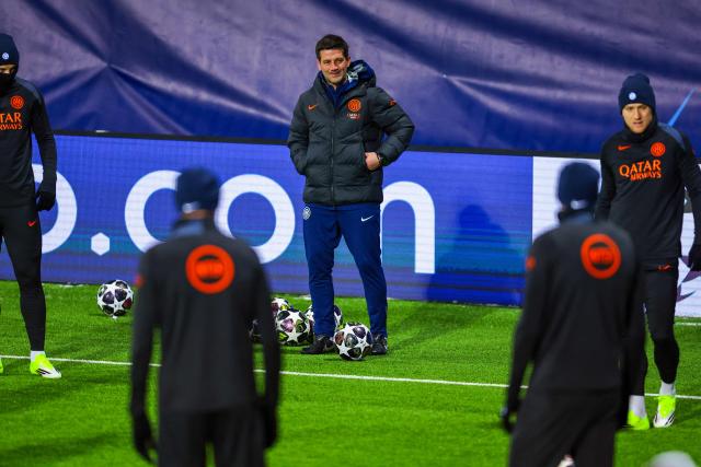 Inter Milan's Romanian head coach Cristian Chivu oversees a training session at the  Aspmyra Stadion in Bodoe, Norway on February 17, 2026, on the eve of the UEFA Champions League first-leg, play off football match against Boedo/Glimt. (Photo by Thomas Andersen / NTB / AFP) / Norway OUT