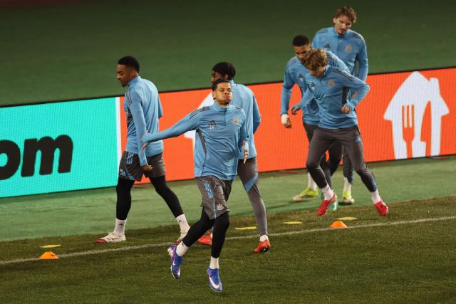 Newcastle United's Danish striker #18 William Osula attends a training session at the Tofiq Bahramov Republican Stadium in Baku on February 17, 2026, on the eve of the UEFA Champions League knockout phase play-off first leg football match between Qarabag and Newcastle. (Photo by Giorgi ARJEVANIDZE / AFP)