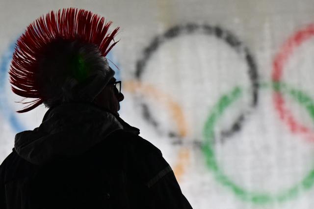 A supporter watches the bobsleigh men's 2-man heat 3 at Cortina Sliding Centre during the Milano Cortina 2026 Winter Olympic Games in Cortina d'Ampezzo on February 17, 2026. (Photo by Stefano RELLANDINI / AFP)