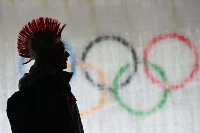 A supporter watch the bobsleigh men's 2-man heat 3 at Cortina Sliding Centre during the Milano Cortina 2026 Winter Olympic Games in Cortina d'Ampezzo on February 17, 2026. (Photo by Stefano RELLANDINI / AFP)