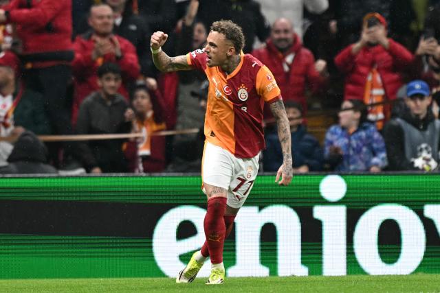 Galatasaray's Dutch forward #77 Noa Lang celebrates scoring his team's fourth goal during the UEFA Champions League, knockout round play-off 1st leg, football match between Galatasaray SK and Juventus FC at the Rams Park in Istanbul on February 17, 2026. (Photo by Ozan KOSE / AFP)