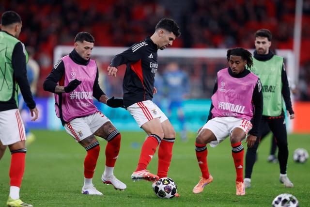 SL Benfica's Argentine defender #30 Nicolas Otamendi, SL Benfica's Portuguese defender #44 Tomas Araujo and SL Benfica's Luxembourgish midfielder #18 Leandro Barreiro warm up prior the UEFA Champions League knockout round play-off first leg football match between SL Benfica and Real Madrid CF at Estadio da Luz in Lisbon on February 17, 2026. (Photo by FILIPE AMORIM / AFP)