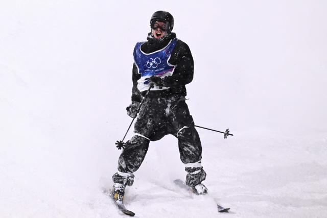 France's Matias Roche reacts after competing in the freestyle skiing men's freeski big air final run 3 during the Milano Cortina 2026 Winter Olympic Games at Livigno Snow Park, in Livigno (Valtellina), on February 17, 2026. (Photo by Kirill KUDRYAVTSEV / AFP)