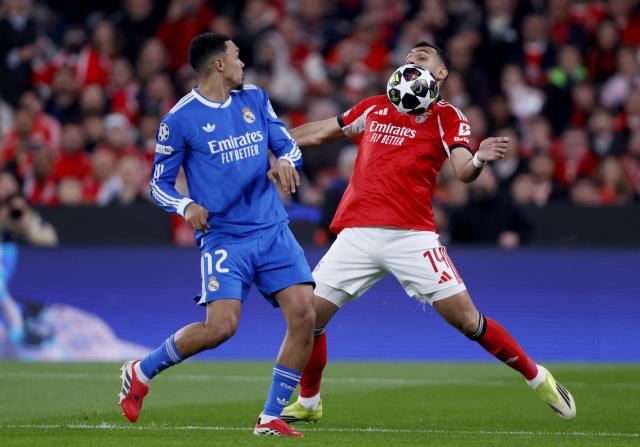 SL Benfica's Greek forward #14 Vangelis Pavlidis fights for the ball with Real Madrid's English defender #12 Trent Alexander-Arnold during the UEFA Champions League knockout round play-off first leg football match between SL Benfica and Real Madrid CF at Estadio da Luz in Lisbon on February 17, 2026. (Photo by FILIPE AMORIM / AFP)