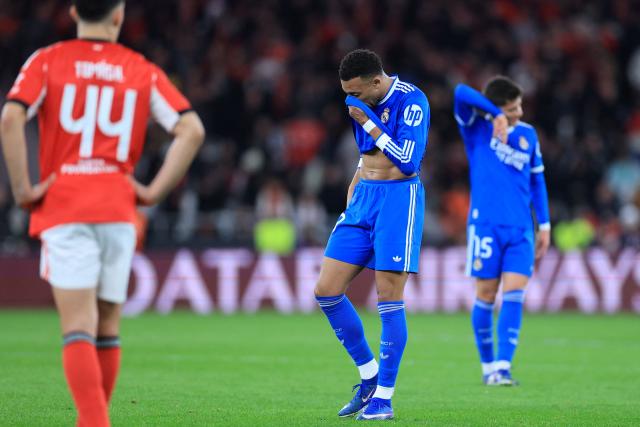 Real Madrid's French forward #10 Kylian Mbappe reacts during the UEFA Champions League knockout round play-off first leg football match between SL Benfica and Real Madrid CF at Estadio da Luz in Lisbon on February 17, 2026. (Photo by PATRICIA DE MELO MOREIRA / AFP)