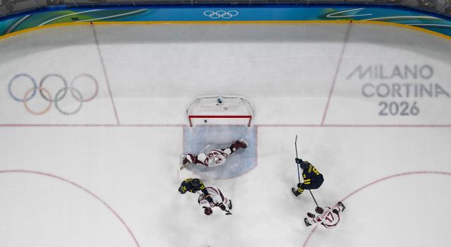Sweden's #09 Filip Forsberg (R) scores their 3-0 goal during the men's qualification play-off ice hockey match between Sweden and Latvia at the Milano Santagiulia Ice Hockey Arena during the Milano Cortina 2026 Winter Olympic Games in Milan, on February 17, 2026. (Photo by Alexander NEMENOV / AFP)