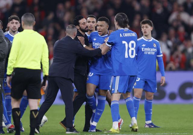Real Madrid's French forward #10 Kylian Mbappe reacts after Real Madrid's Brazilian forward #07 Vinicius Junior (not seen) listened racists insults during the UEFA Champions League knockout round play-off first leg football match between SL Benfica and Real Madrid CF at Estadio da Luz in Lisbon on February 17, 2026. (Photo by FILIPE AMORIM / AFP)