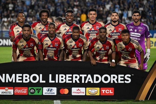 Independiente Medellin players pose for a team photo ahead of the Copa Libertadores phase two first-leg football match between Uruguay's Liverpool and Colombia's Independiente Medellin at the Alfredo Victor Viera Park Stadium in Montevideo on February 17, 2026. (Photo by EITAN ABRAMOVICH / AFP)