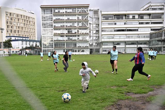 A group of women take part in a training session during the Women’s Football Comprehensive Training Programme at the Catholic University in Quito on February 4, 2026. The Centre for Knowledge Transfer and Social Innovation at the Catholic University of Quito fosters a safe and inclusive space in which women can participate in the football team, regardless of their age. (Photo by Rodrigo BUENDIA / AFP)