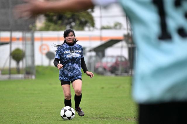 Anita Reyes, a 52-yaer old teacher, takes part in a training session during the Women’s Football Comprehensive Training Programme at the Catholic University in Quito on February 4, 2026. The Centre for Knowledge Transfer and Social Innovation at the Catholic University of Quito fosters a safe and inclusive space in which women can participate in the football team, regardless of their age. (Photo by Rodrigo BUENDIA / AFP)