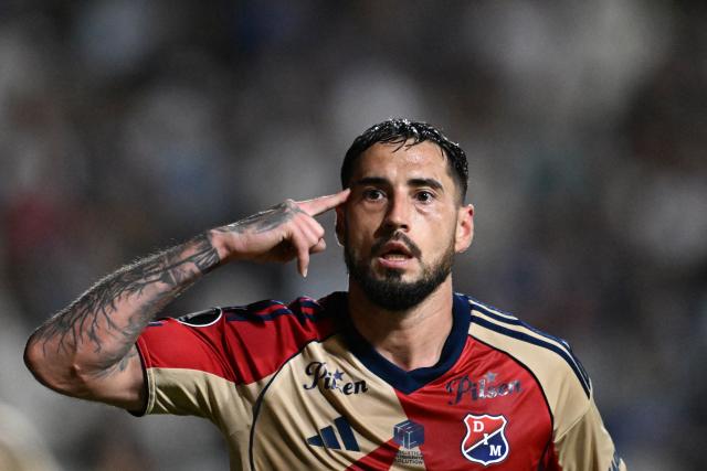 Independiente Medellin's Argentine forward #19 Francisco Fydriszewski celebrates after scoring his team's first goal during the Copa Libertadores phase two first-leg football match between Uruguay's Liverpool and Colombia's Independiente Medellin at the Alfredo Victor Viera Park Stadium in Montevideo on February 17, 2026. (Photo by Eitan ABRAMOVICH / AFP)
