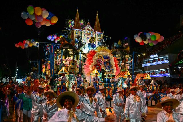 A float of the Unidos de Vila Isabel samba school parades during the closing night of the Rio Carnival at the Marques de Sapucai Sambadrome in Rio de Janeiro, Brazil, early on February 18, 2026. (Photo by Pablo PORCIUNCULA / AFP)