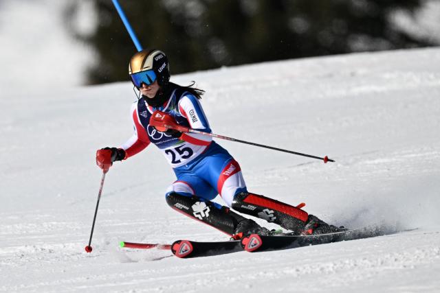 France's Caitlin McFarlane competes in the first run of the women's slalom event during the Milano Cortina 2026 Winter Olympic Games at the Tofane Alpine Skiing Centre in Cortina d’Ampezzo on February 18, 2026. (Photo by Tiziana FABI / AFP)