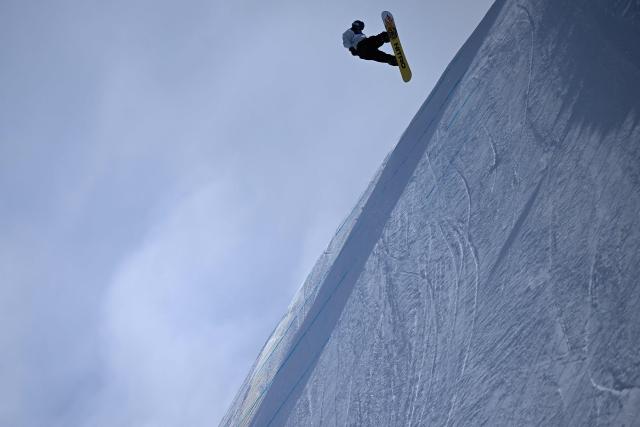 Norway's Marcus Kleveland warms up ahead of the snowboard men's slopestyle final run 1 during the Milano Cortina 2026 Winter Olympic Games at Livigno Snow Park, in Livigno (Valtellina), on February 18, 2026. (Photo by Kirill KUDRYAVTSEV / AFP)