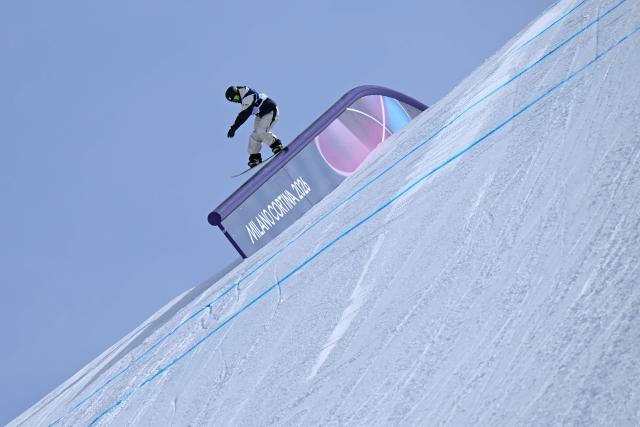 Japan's Ryoma Kimata competes in the snowboard men's slopestyle final run 1 during the Milano Cortina 2026 Winter Olympic Games at Livigno Snow Park, in Livigno (Valtellina), on February 18, 2026. (Photo by Kirill KUDRYAVTSEV / AFP)