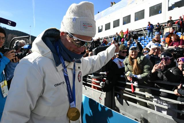 Gold medallist Norway's Johannes Hoesflot Klaebo celebrates after the podium ceremony for the men's team cross country free sprint final event of the Milano Cortina 2026 Winter Olympic Games at Tesero Cross-Country Skiing Stadium in Lago di Tesero (Val di Fiemme), on February 18, 2026. (Photo by Javier SORIANO / AFP)