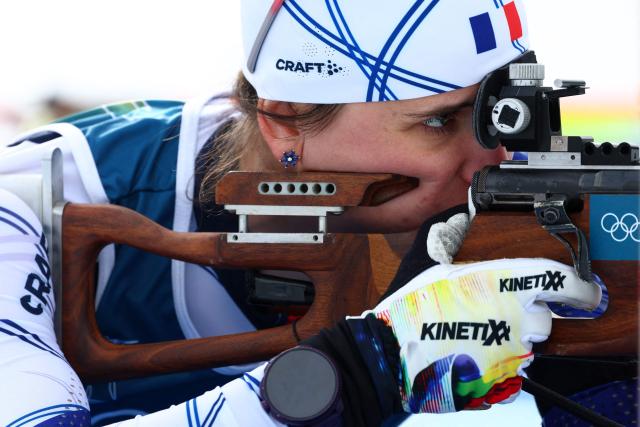 France's Julia Simon warms up before competing in the women's biathlon 4x6km relay event during the Milano Cortina 2026 Winter Olympic Games at the Anterselva Biathlon Arena (Sudtirol Arena) in Anterselva (Val Pusteria) on February 18, 2026. (Photo by FRANCK FIFE / AFP)