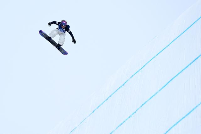 Japan's Kokomo Murase competes in the snowboard women's slopestyle final run 1 during the Milano Cortina 2026 Winter Olympic Games at Livigno Snow Park, in Livigno (Valtellina), on February 18, 2026. (Photo by Kirill KUDRYAVTSEV / AFP)