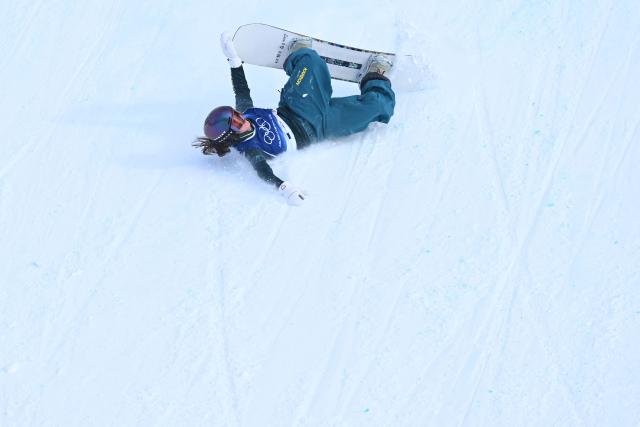 Australia's Ally Hickman competes in the snowboard women's slopestyle final run 3 during the Milano Cortina 2026 Winter Olympic Games at Livigno Snow Park, in Livigno (Valtellina), on February 18, 2026. (Photo by Kirill KUDRYAVTSEV / AFP)