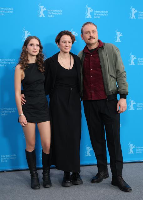 (L-R) German actress Frida Hornemann, German director Eva Trobisch and German actor Max Riemelt pose during a photo call for the film "Etwas ganz Besonderes" (Home Stories) presented in competition at the 76th Berlinale, Europe's first major film festival of the year, in Berlin on February 18, 2026. (Photo by Ronny HARTMANN / AFP)