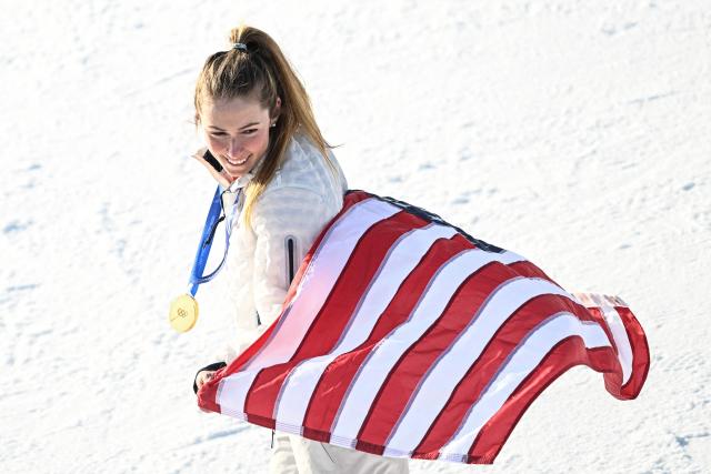 Gold medallist USA's Mikaela Shiffrin celebrates with the national after the women's slalom event during the Milano Cortina 2026 Winter Olympic Games at the Tofane Alpine Skiing Centre in Cortina d’Ampezzo on February 18, 2026. (Photo by Tiziana FABI / AFP)