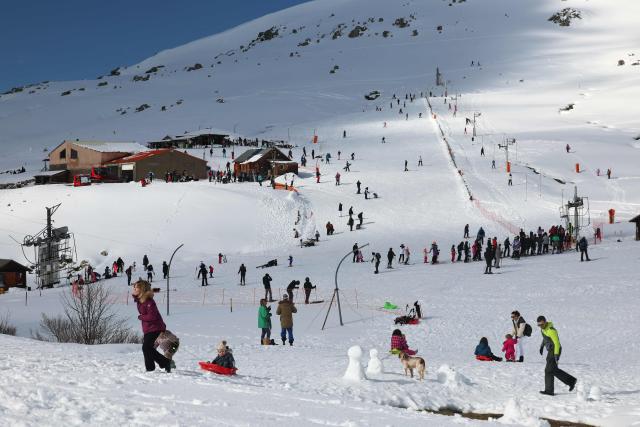 People ski at the Val d'Ese ski resort in Bastelica 50 km from Ajaccio on the French Mediterranean island of Corsica.on February 15, 2026. The Val d’Ese ski resort, standing 1,620 meters high, is one of the few ski resorts in France where people can ski with a view of the sea. (Photo by Pascal POCHARD-CASABIANCA / AFP)