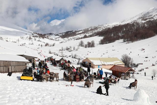 People have lunch at a restaurant at the Val d'Ese ski resort in Bastelica 50 km from Ajaccio on the French Mediterranean island of Corsica.on February 15, 2026. The Val d’Ese ski resort, standing 1,620 meters high, is one of the few ski resorts in France where people can ski with a view of the sea. (Photo by Pascal POCHARD-CASABIANCA / AFP)