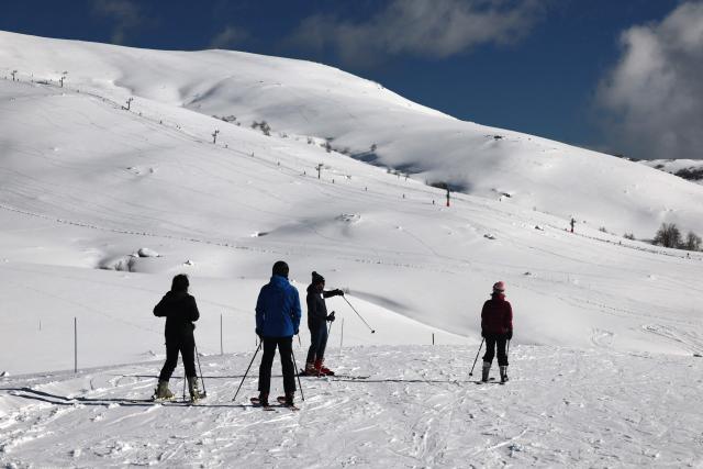 People ski at the Val d'Ese ski resort in Bastelica 50 km from Ajaccio on the French Mediterranean island of Corsica.on February 15, 2026. The Val d’Ese ski resort, standing 1,620 meters high, is one of the few ski resorts in France where people can ski with a view of the sea. (Photo by Pascal POCHARD-CASABIANCA / AFP)