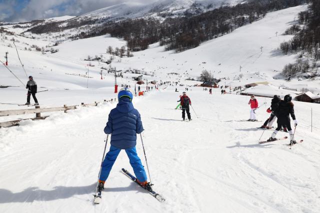 People ski at the Val d'Ese ski resort in Bastelica 50 km from Ajaccio on the French Mediterranean island of Corsica.on February 15, 2026. The Val d’Ese ski resort, standing 1,620 meters high, is one of the few ski resorts in France where people can ski with a view of the sea. (Photo by Pascal POCHARD-CASABIANCA / AFP)