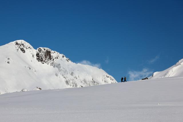 People snowshoe at the Val d'Ese ski resort in Bastelica 50 km from Ajaccio on the French Mediterranean island of Corsica.on February 15, 2026. The Val d’Ese ski resort, standing 1,620 meters high, is one of the few ski resorts in France where people can ski with a view of the sea. (Photo by Pascal POCHARD-CASABIANCA / AFP)
